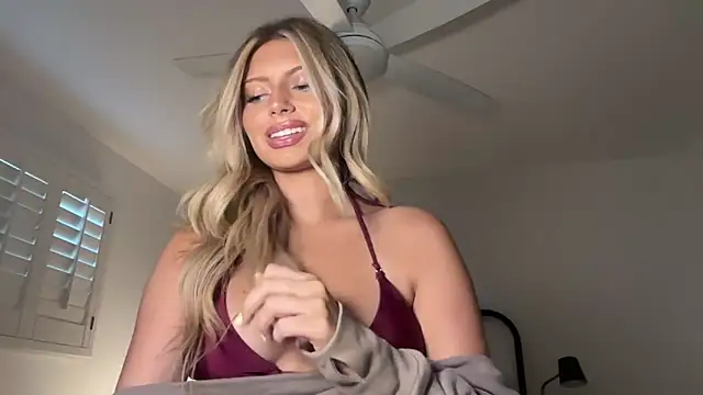 Summerclarke online show from 05/19/26, 01:44