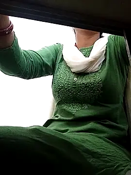 Snapshot of Simmi-00 chatting on 05/06/26, 06:30 Simmi-00 online show from 05/06/26, 06:30