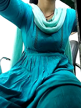 Snapshot of Simmi-00 chatting on 05/09/26, 04:50 Simmi-00 online show from 05/09/26, 04:50