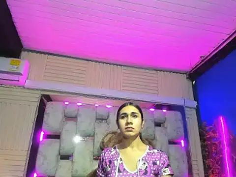 Snapshot of MahiaraHot chatting on 06/19/26, 02:10 MahiaraHot online show from 06/19/26, 02:10