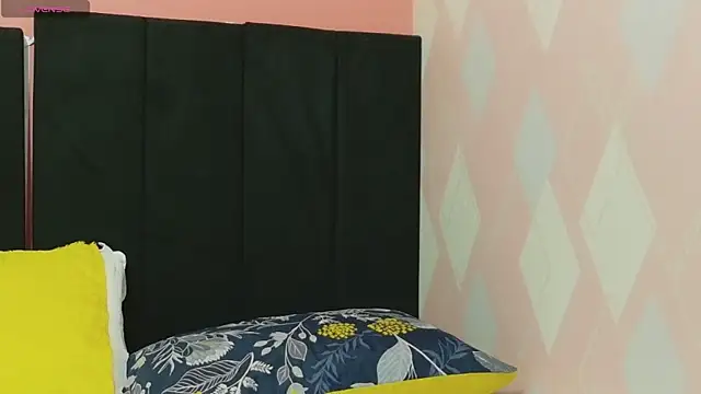 NaughtyyMommyyy online show from 06/05/26, 08:03