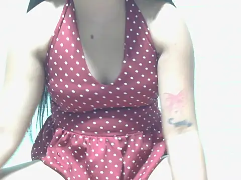Snapshot of foxylady4u chatting on 06/05/26, 10:43 foxylady4u online show from 06/05/26, 10:43