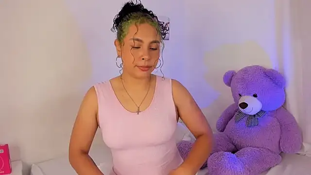 Snapshot of Violetta_cam_ chatting on 05/09/26, 02:28 Violetta cam online show from 05/09/26, 02:28