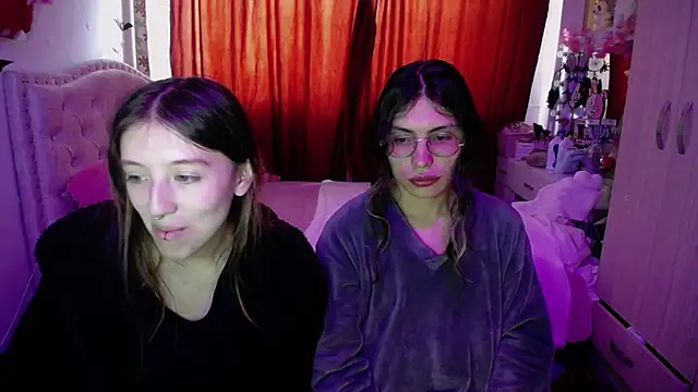 Snapshot of Blair_y_Briar chatting on 05/13/26, 04:26 Blair y Briar online show from 05/13/26, 04:26