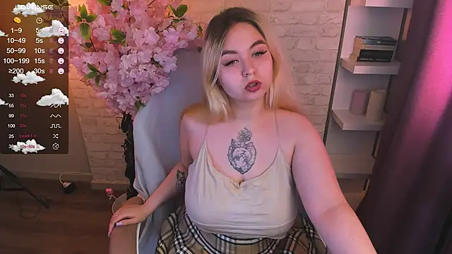 green eye twinkle online show from 05/17/26, 01:29