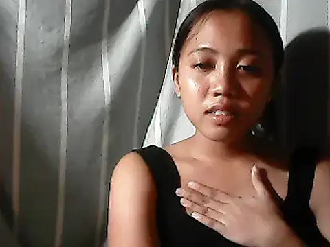 Snapshot of Yours_AsianPinayGirl18 chatting on 06/15/26, 11:12 Yours AsianPinayGirl18 online show from 06/15/26, 11:12