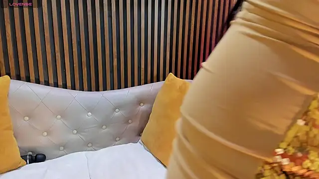 Roxanna moore online show from 05/01/26, 01:05