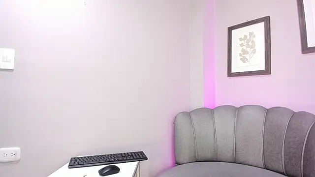 Snapshot of Roxanna_moore chatting on 06/22/26, 01:29 Roxanna moore online show from 06/22/26, 01:29