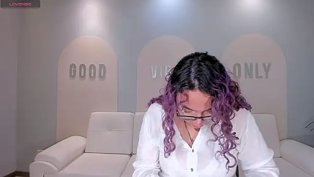 Snapshot of LoiseHarper chatting on 05/03/26, 05:30 LoiseHarper online show from 05/03/26, 05:30
