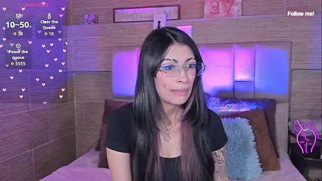 Snapshot of mia_smoke_ chatting on 07/18/26, 01:32 mia smoke online show from 07/18/26, 01:32