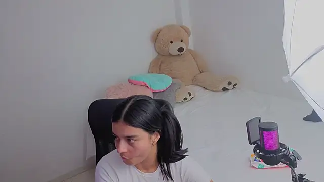 Snapshot of valerihouse_ chatting on 05/07/26, 12:49 valerihouse online show from 05/07/26, 12:49