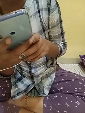 Snapshot of Seema_yadav01 chatting on 05/28/26, 05:27 Seema yadav01 online show from 05/28/26, 05:27