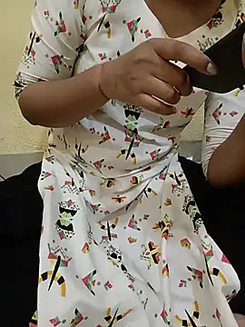 Snapshot of Seema_yadav01 chatting on 07/07/26, 05:10 Seema yadav01 online show from 07/07/26, 05:10
