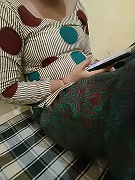 Snapshot of Seema_yadav01 chatting on 07/08/26, 05:12 Seema yadav01 online show from 07/08/26, 05:12