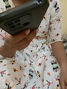 Snapshot of Seema_yadav01 chatting on 07/14/26, 05:01 Seema yadav01 online show from 07/14/26, 05:01