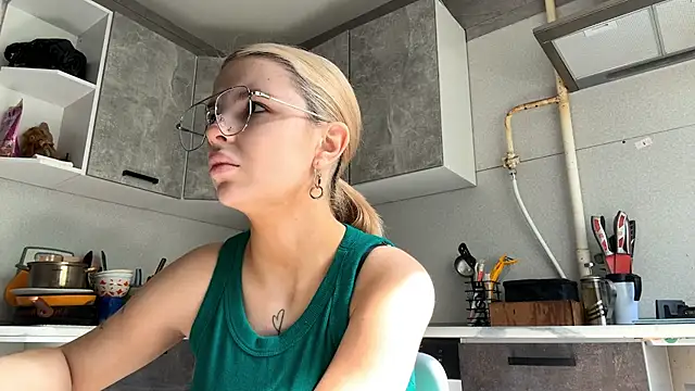 Snapshot of Britney_Calverhends chatting on 05/14/26, 05:47 Britney Calverhends online show from 05/14/26, 05:47
