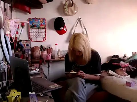Snapshot of bunnyfoxxd chatting on 07/06/26, 12:57 bunnyfoxxd online show from 07/06/26, 12:57
