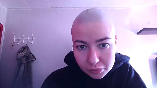 Julia Bright online show from 05/02/26, 01:05