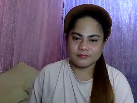Snapshot of Lucy69-S chatting on 05/13/26, 03:59 Lucy69-S online show from 05/13/26, 03:59
