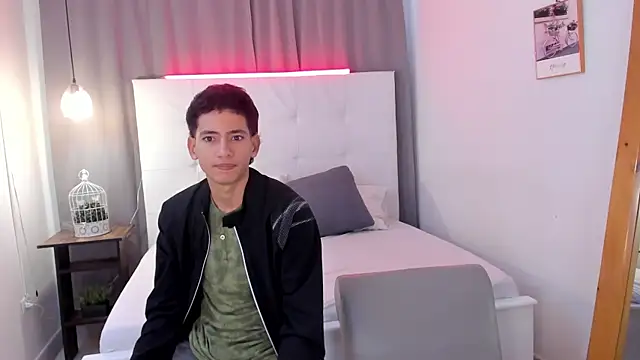Snapshot of Alejo-and-Thiago chatting on 05/09/26, 12:21 Alejo-and-Thiago online show from 05/09/26, 12:21