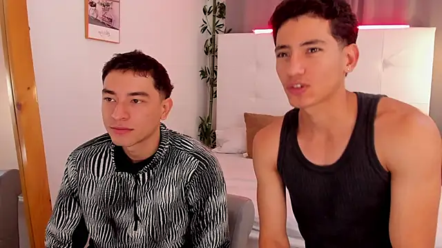 Snapshot of Alejo-and-Thiago chatting on 06/10/26, 12:26 Alejo-and-Thiago online show from 06/10/26, 12:26