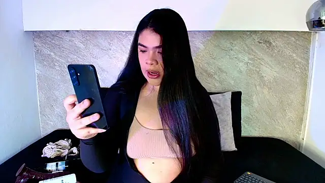 Snapshot of Emma__becket1 chatting on 05/13/26, 01:36 Emma becket1 online show from 05/13/26, 01:36