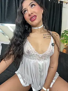 Snapshot of SabrinaX_X chatting on 05/04/26, 09:33 SabrinaX X online show from 05/04/26, 09:33