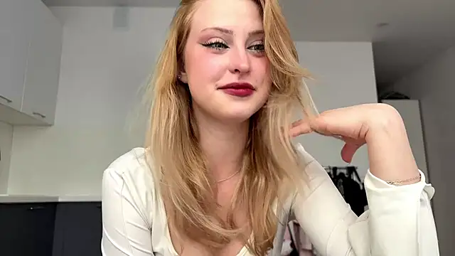 MiaCutes online show from 05/09/26, 01:16