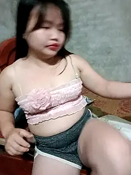 Snapshot of Lily_Henry chatting on 05/11/26, 12:44 Lily Henry online show from 05/11/26, 12:44