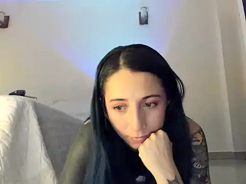 Snapshot of EvangelineLoveee chatting on 06/26/26, 03:11 EvangelineLoveee online show from 06/26/26, 03:11
