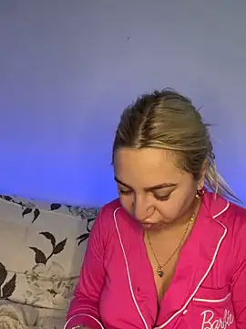 Snapshot of AmandaSnack chatting on 06/03/26, 05:10 AmandaSnack online show from 06/03/26, 05:10