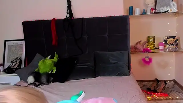 AlexxisSkky online show from 05/24/26, 05:12