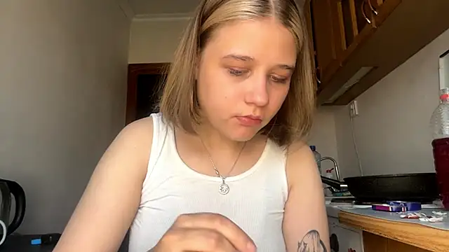 Snapshot of HildeConery chatting on 05/26/26, 12:23 HildeConery online show from 05/26/26, 12:23