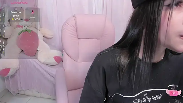 ShanelleDupont  online show from 06/14/26, 07:49