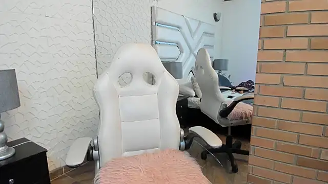 Snapshot of KattyLilli chatting on 06/15/26, 11:07 KattyLilli online show from 06/15/26, 11:07