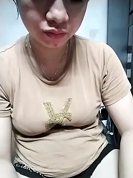Snapshot of Girl_lovebaby chatting on 05/19/26, 07:47 Girl lovebaby online show from 05/19/26, 07:47