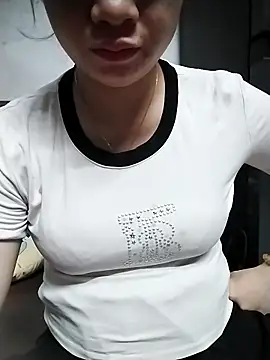 Snapshot of Girl_lovebaby chatting on 05/24/26, 02:00 Girl lovebaby online show from 05/24/26, 02:00