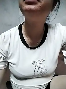 Snapshot of Girl_lovebaby chatting on 05/30/26, 02:52 Girl lovebaby online show from 05/30/26, 02:52