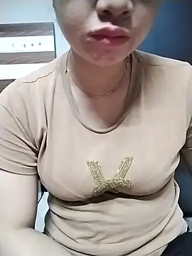 Snapshot of Girl_lovebaby chatting on 06/04/26, 07:03 Girl lovebaby online show from 06/04/26, 07:03