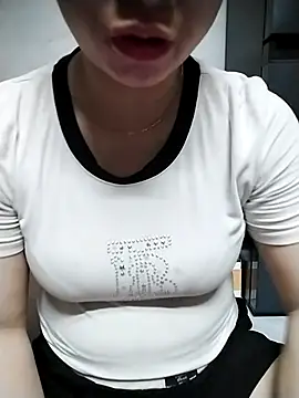 Snapshot of Girl_lovebaby chatting on 06/07/26, 02:05 Girl lovebaby online show from 06/07/26, 02:05