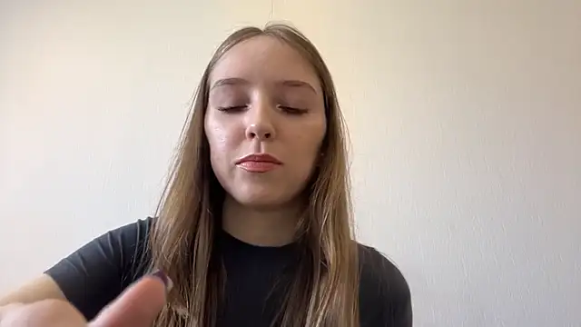 QueenBalensiefen online show from 05/08/26, 08:19