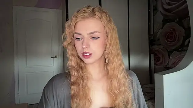 Snapshot of ScarlettRosy chatting on 05/10/26, 04:06 ScarlettRosy online show from 05/10/26, 04:06
