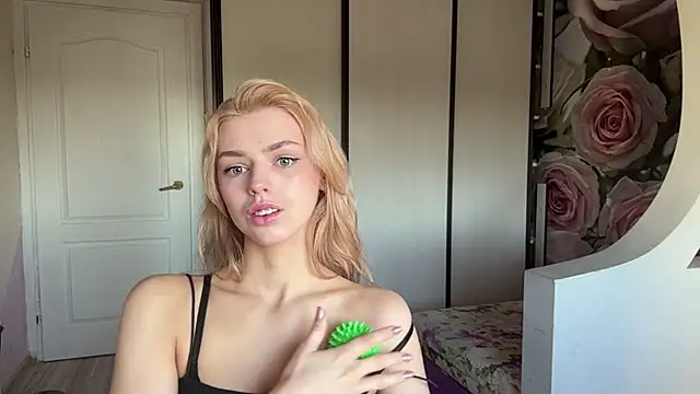 Snapshot of ScarlettRosy chatting on 05/14/26, 03:46 ScarlettRosy online show from 05/14/26, 03:46