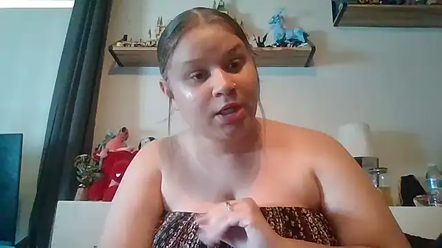 Snapshot of prettybabygurl04 chatting on 05/04/26, 08:16 prettybabygurl04 online show from 05/04/26, 08:16