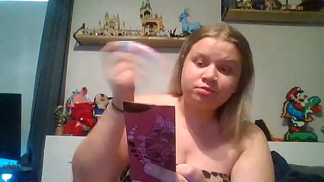 Snapshot of prettybabygurl04 chatting on 05/05/26, 07:44 prettybabygurl04 online show from 05/05/26, 07:44