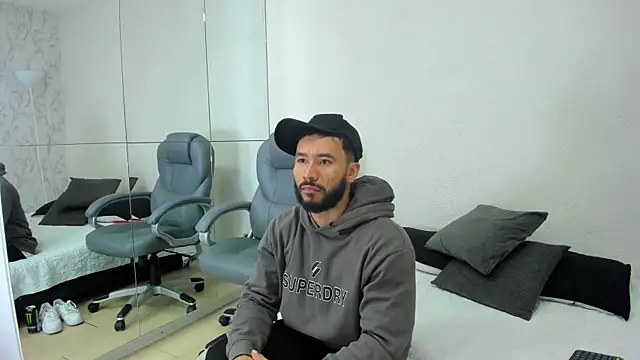 Snapshot of Axel_power_ chatting on 05/10/26, 03:33 Axel power online show from 05/10/26, 03:33