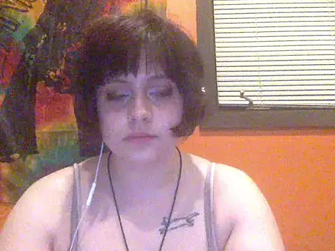 Snapshot of moniqueisalovergirl chatting on 05/18/26, 02:18 moniqueisalovergirl online show from 05/18/26, 02:18