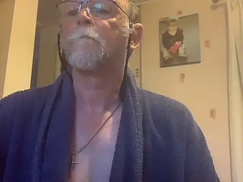 Snapshot of Moonraker64 chatting on 06/19/26, 05:45 Moonraker64 online show from 06/19/26, 05:45