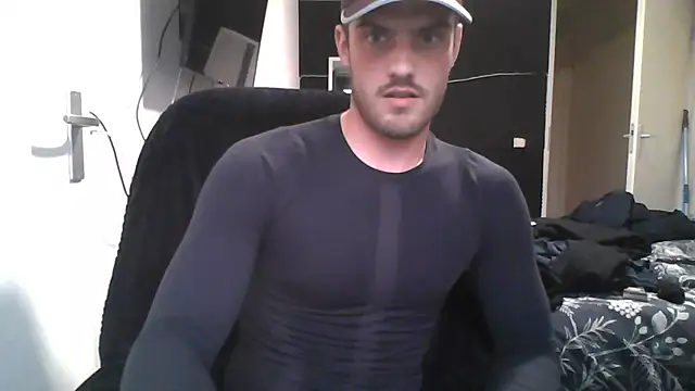 Snapshot of slaveboyrow chatting on 05/19/26, 06:14 slaveboyrow online show from 05/19/26, 06:14