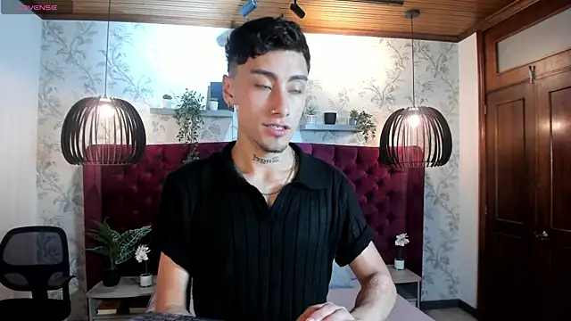 Spencerwhite  online show from 06/25/26, 08:57